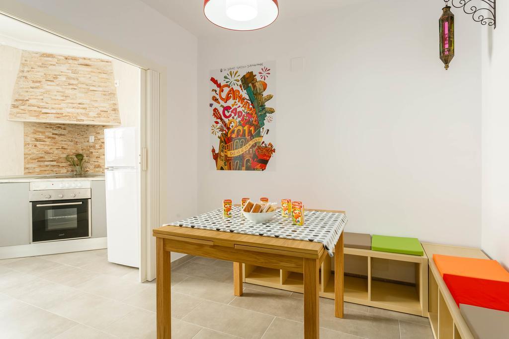 Pasacalles By Cadiz4rentals *